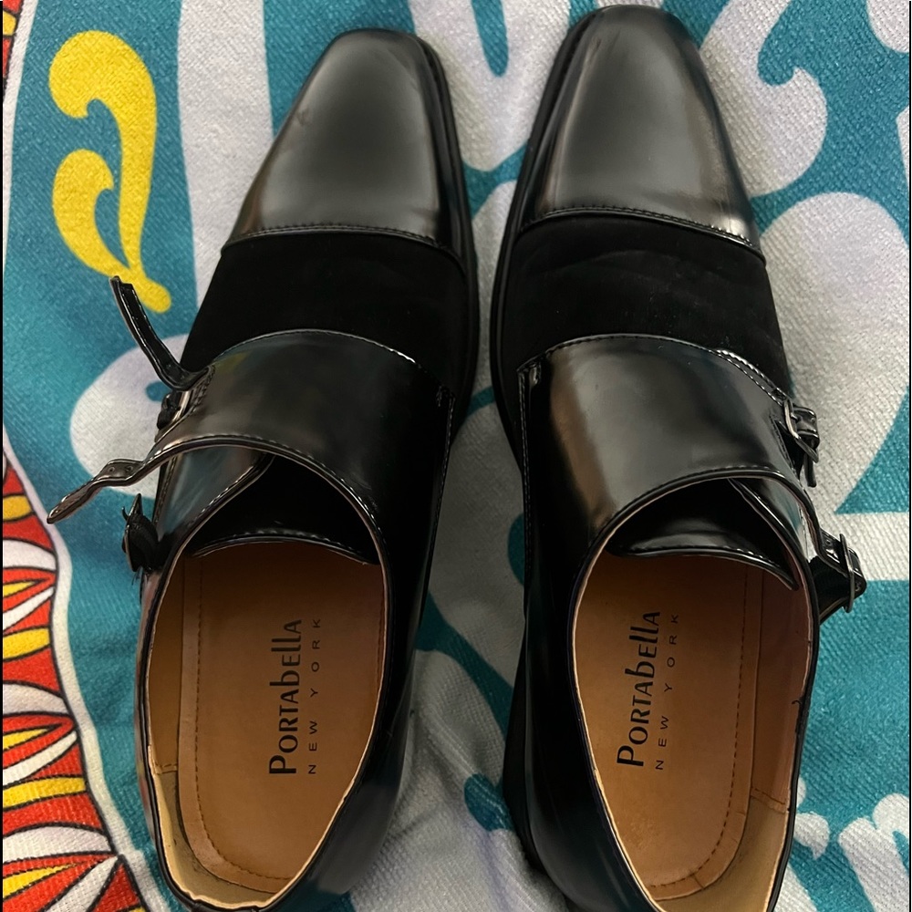 Excellent Condition Black Faux  Leather/Suede  side Buckles Dress Shoe Worn Once